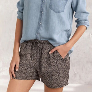 Garnet hill easy draped shorts brown black geometric Tencel shorts size 6